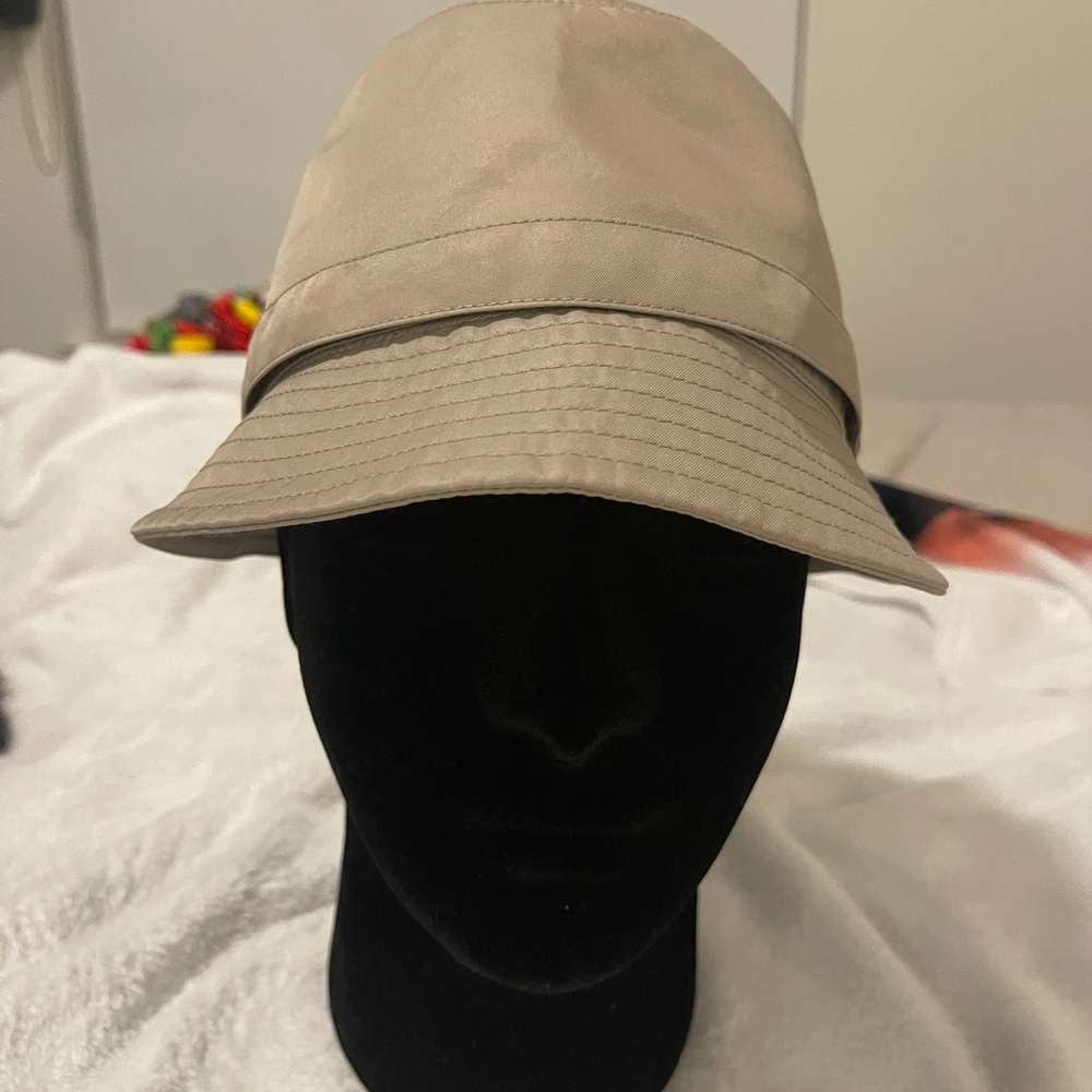 Burberry bucket hat - NWOT - Medium